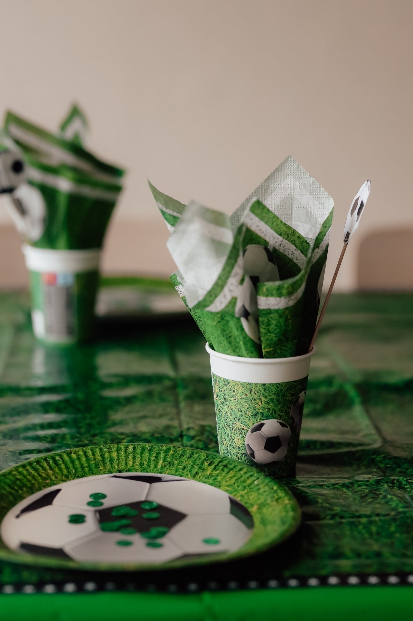 Grøn Fodbold Papkrus Stk Ne Engangskrus 200 Fodboldtema - Lukaki.dk Voresfodbold - 5201184934647
